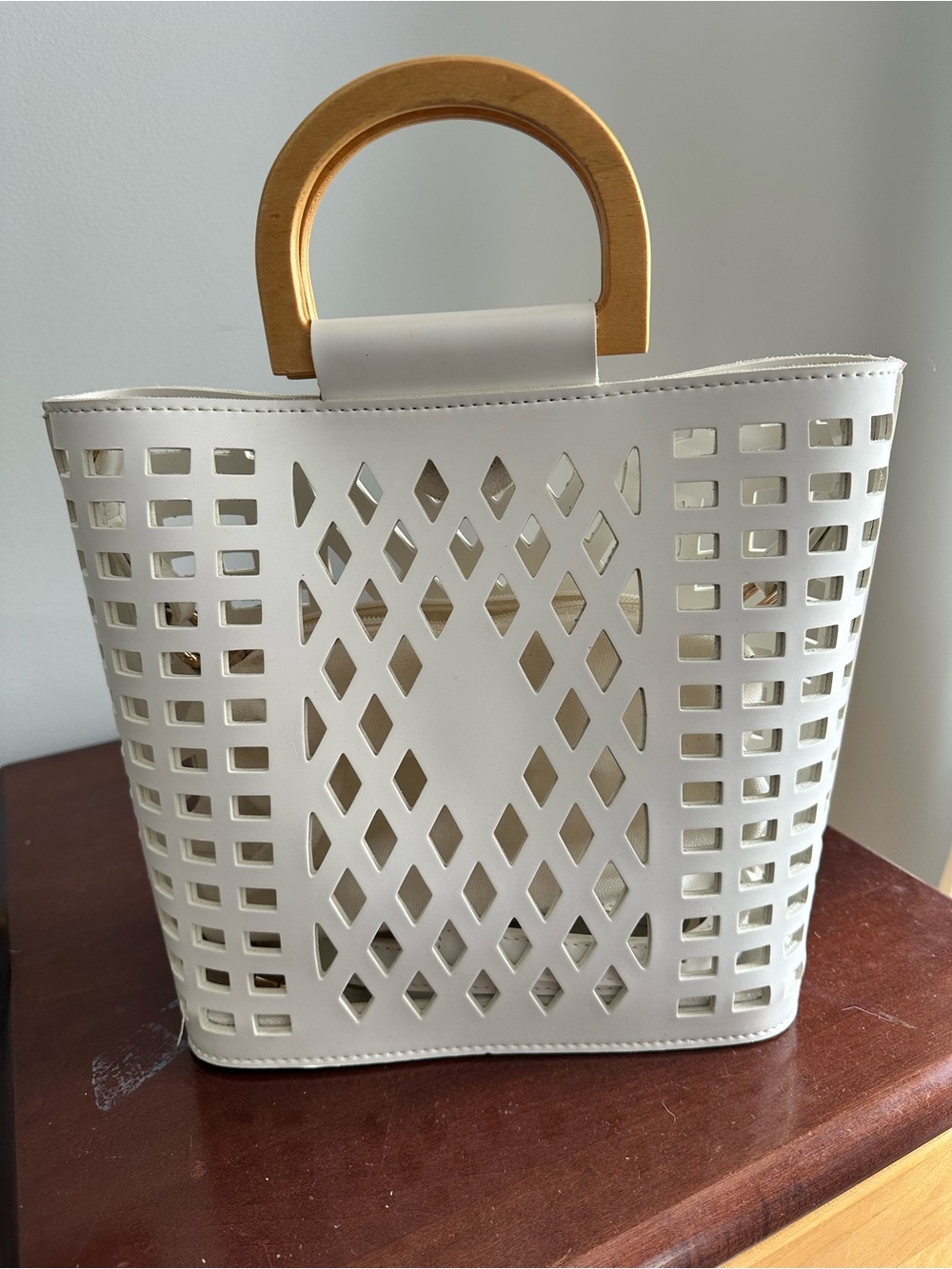 Joy Susan White Tote with Arch Handle
